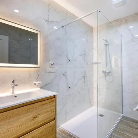 Rooftop Pool Sensations With Wifi And Ac By 360 Estates