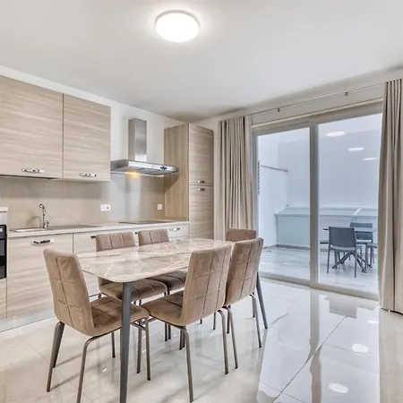 Rooftop Pool Sensations With Wifi And Ac By 360 Estates