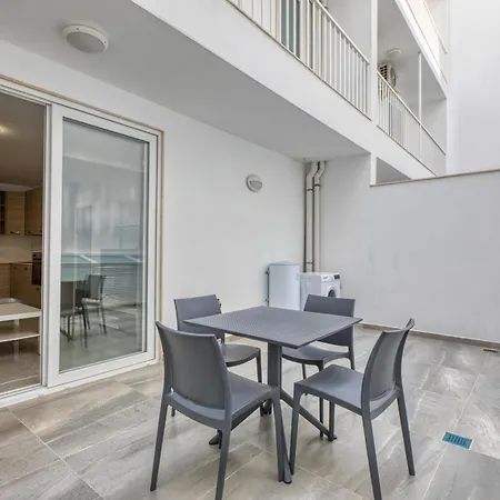 Rooftop Pool Sensations With Wifi And Ac By 360 Estates