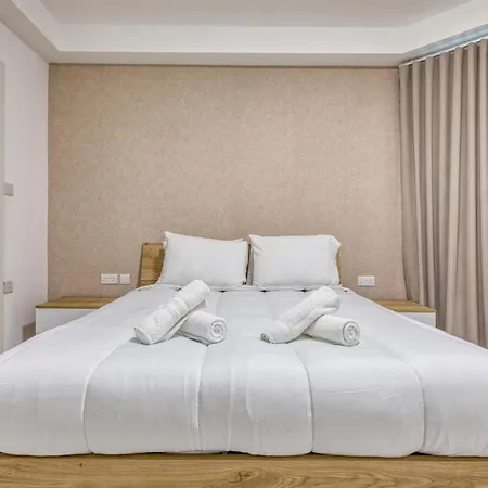 Apartment Rooftop Pool Sensations With Wifi And Ac By 360 Estates *