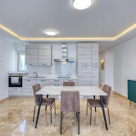Rooftop Pool Sensations With Wifi And Ac By 360 Estates *