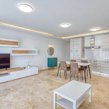 Rooftop Pool Sensations With Wifi And Ac By 360 Estates