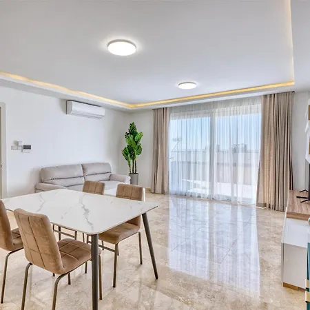 Rooftop Pool Sensations With Wifi And Ac By 360 Estates *