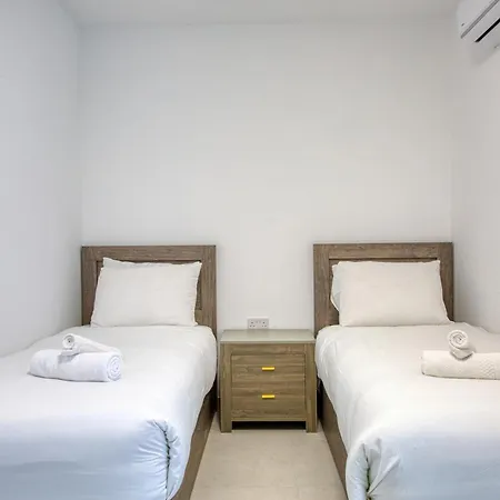 Rooftop Pool Sensations With Wifi And Ac By 360 Estates