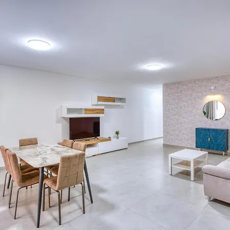 Rooftop Pool Sensations With Wifi And Ac By 360 Estates