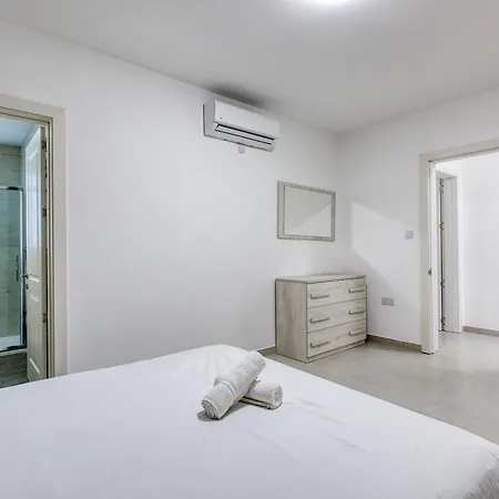 Rooftop Pool Sensations With Wifi And Ac By 360 Estates *