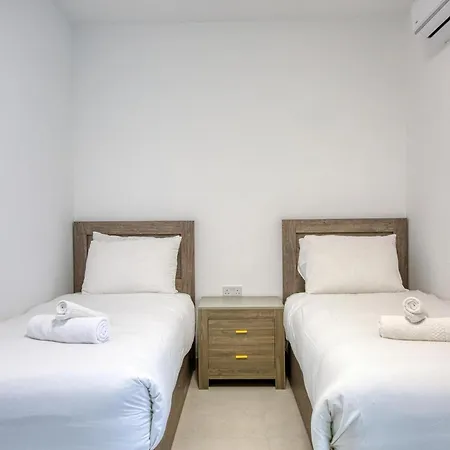 Rooftop Pool Sensations With Wifi And Ac By 360 Estates