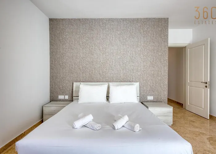 Rooftop Pool Sensations With Wifi And Ac By 360 Estates * 梅利哈