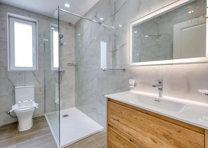 Rooftop Pool Sensations With Wifi And Ac By 360 Estates