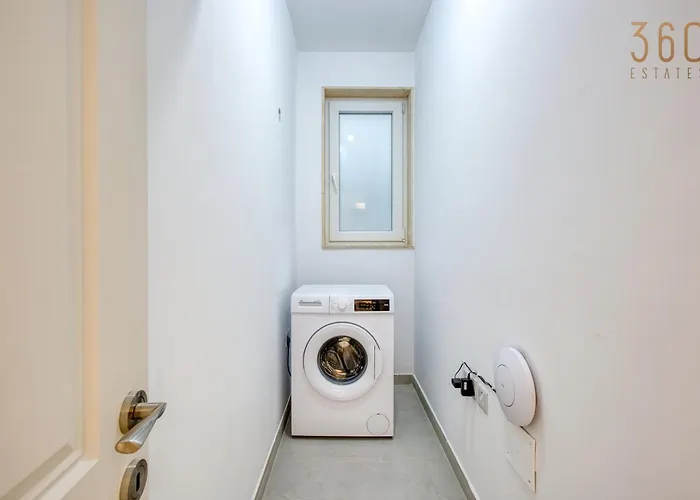 Rooftop Pool Sensations With Wifi And Ac By 360 Estates * 梅利哈