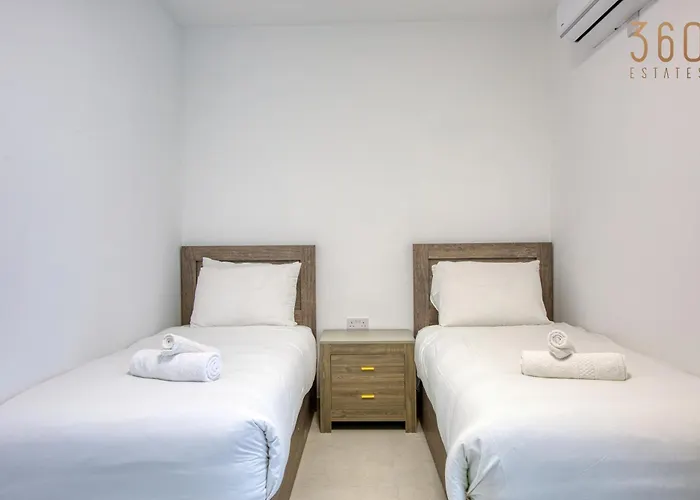 Rooftop Pool Sensations With Wifi And Ac By 360 Estates