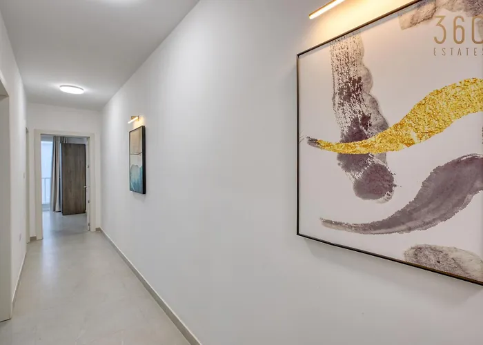 Rooftop Pool Sensations With Wifi And Ac By 360 Estates 梅利哈