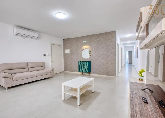 Rooftop Pool Sensations With Wifi And Ac By 360 Estates