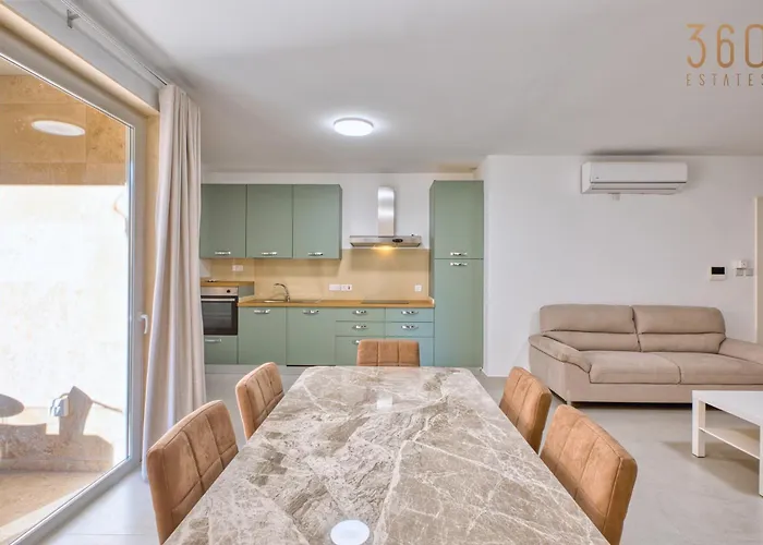 Rooftop Pool Sensations With Wifi And Ac By 360 Estates 梅利哈