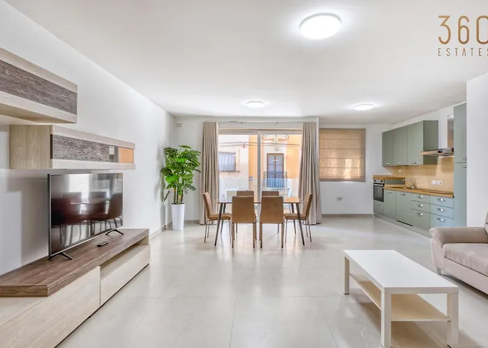 Rooftop Pool Sensations With Wifi And Ac By 360 Estates