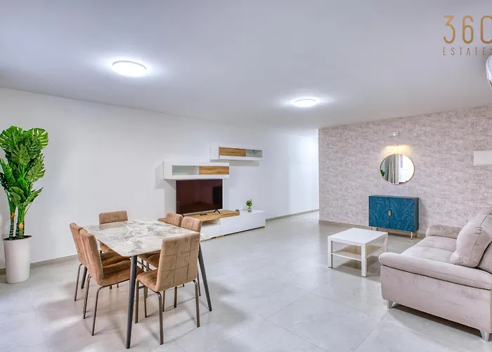 Rooftop Pool Sensations With Wifi And Ac By 360 Estates