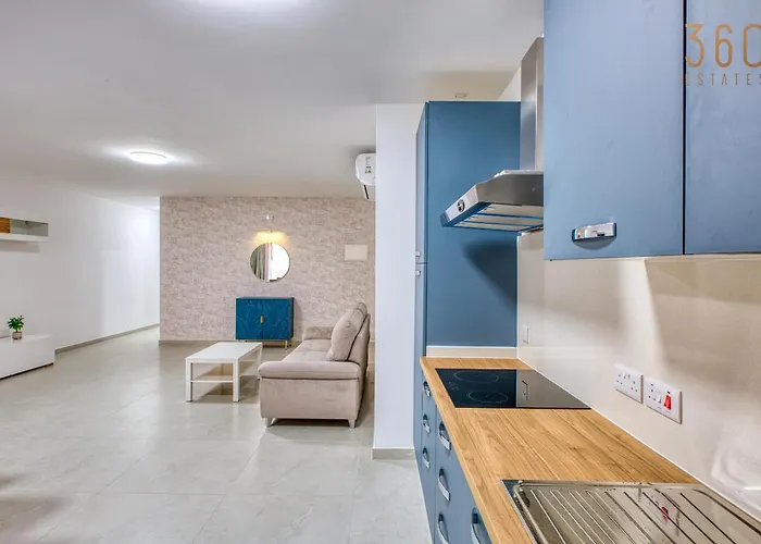 Rooftop Pool Sensations With Wifi And Ac By 360 Estates