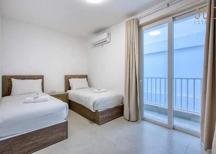 Rooftop Pool Sensations With Wifi And Ac By 360 Estates