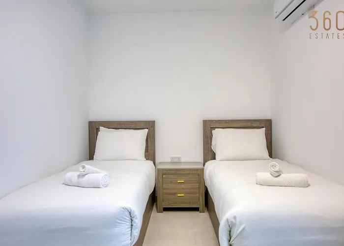 Rooftop Pool Sensations With Wifi And Ac By 360 Estates